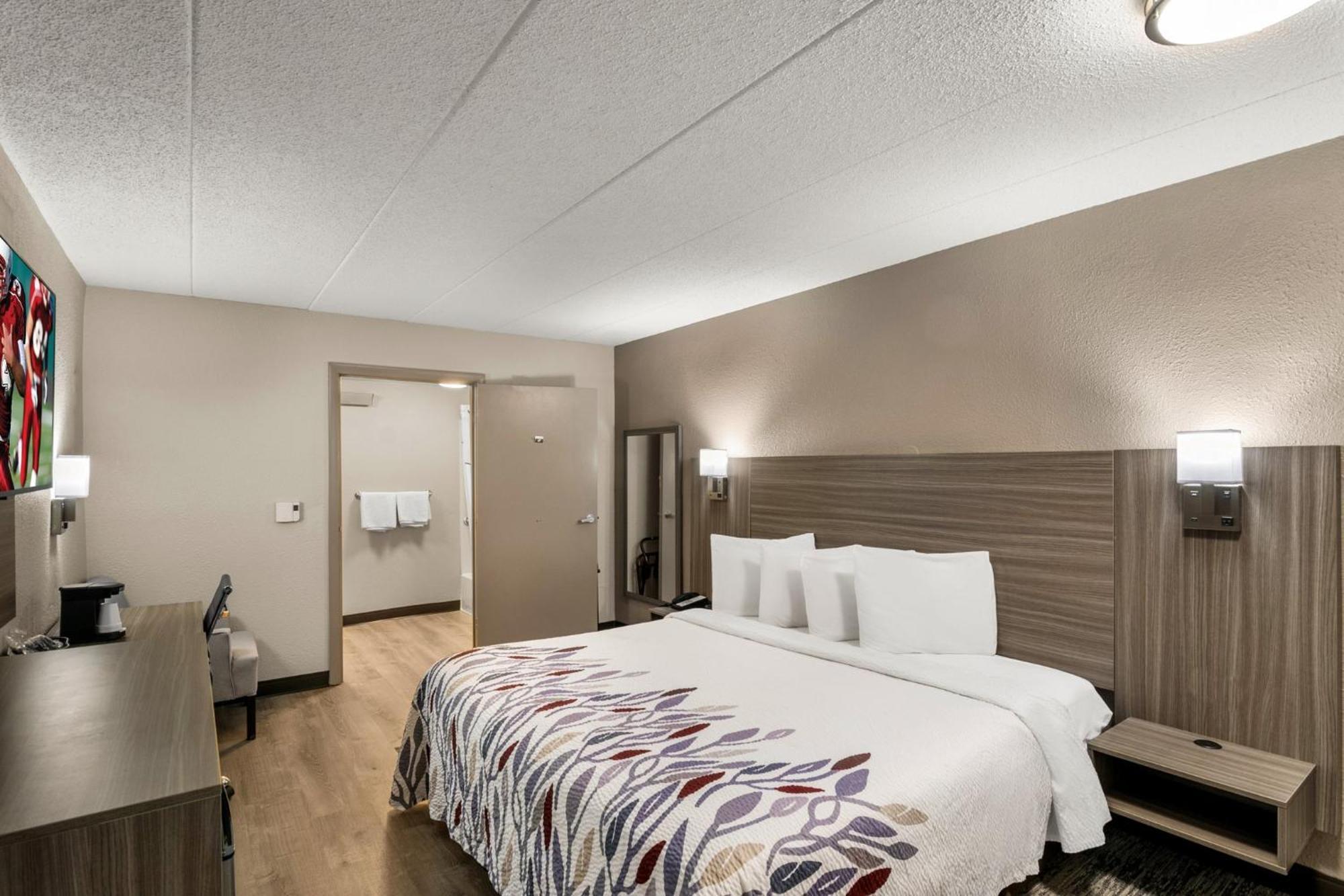 Red Roof Inn Enfield Bagian luar foto